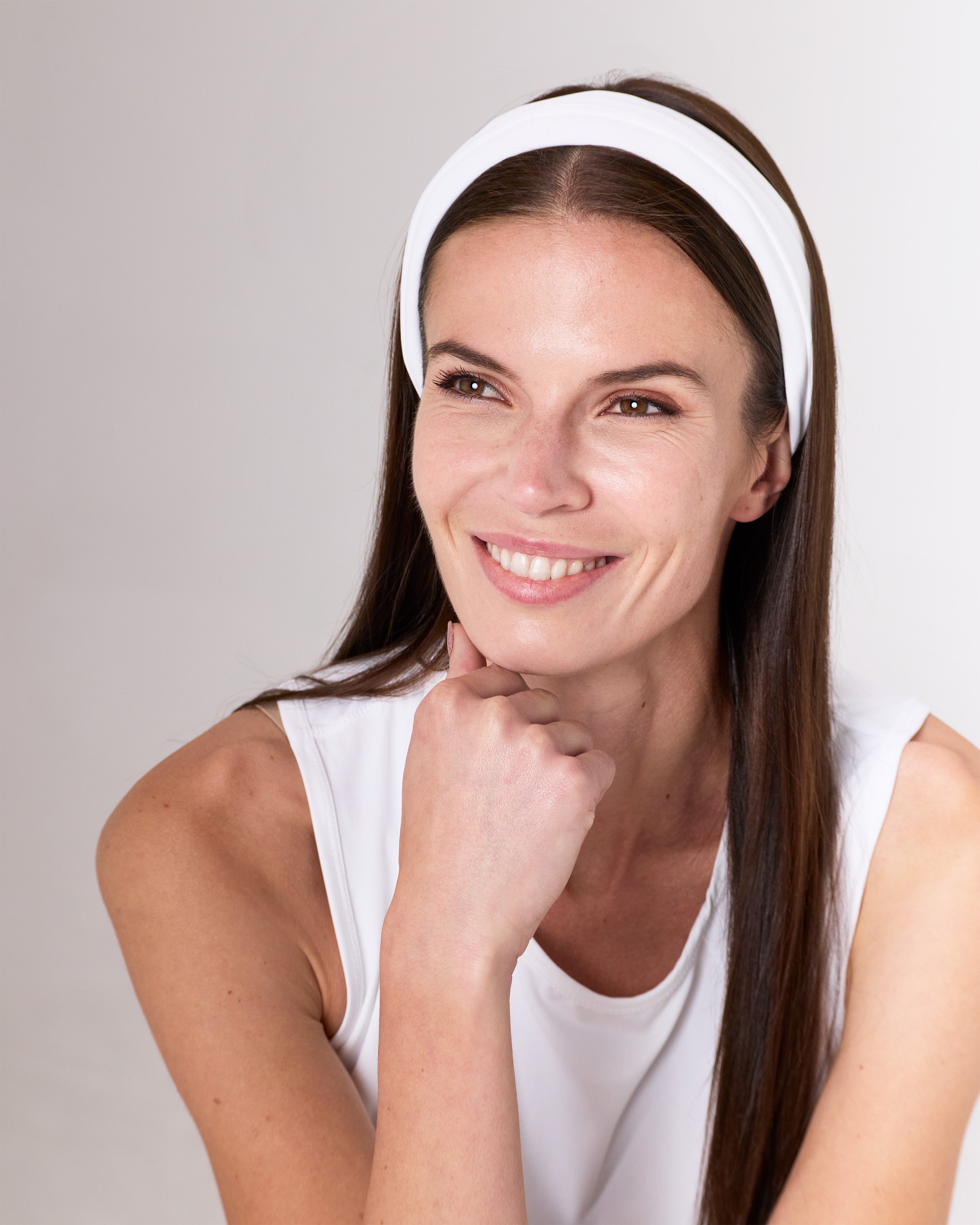 SOLE in Bianco, as headband, front view 2