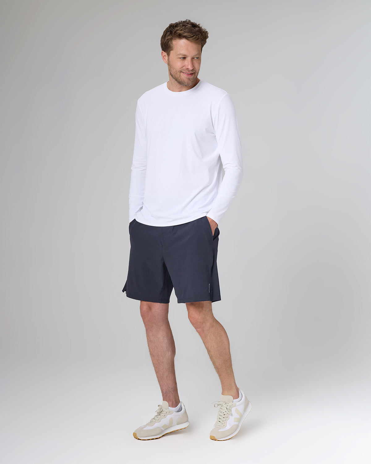 TERRAMARE in color Midnight Gray, free view, Model: 6'1", 32" waist, wearing L