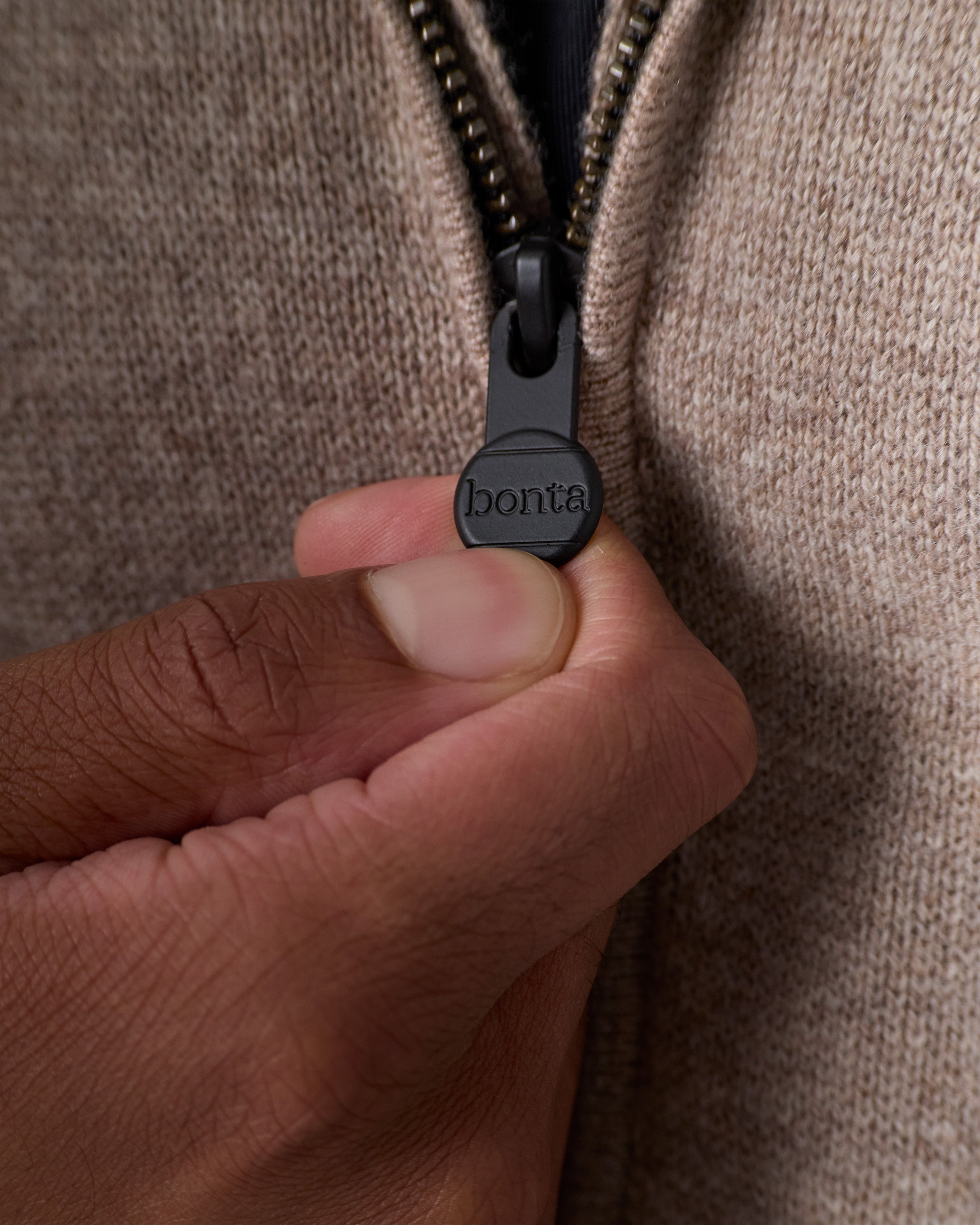 BELLAGIO in color Toast, upper zipper view