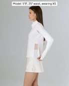 COMO in color Bianco, side view, Model: 5'9", 25" waist, wearing S